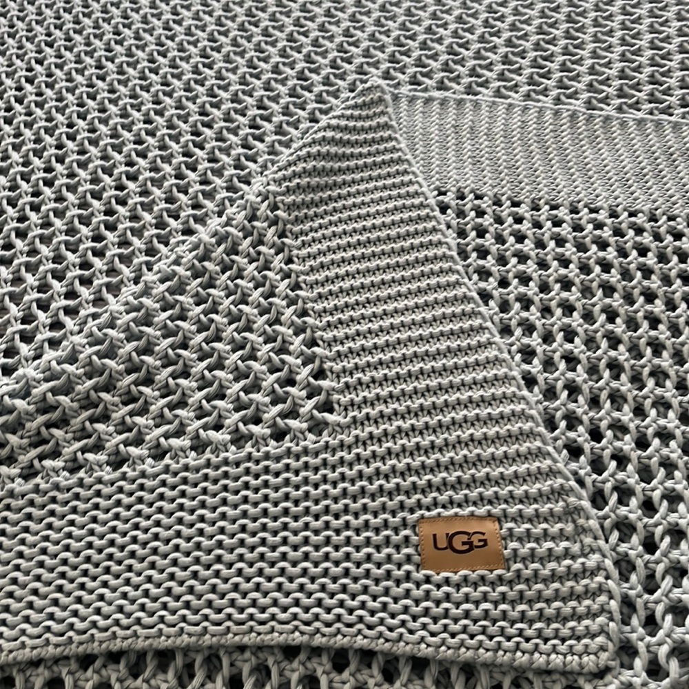 UGG knit blanket 50 x 80